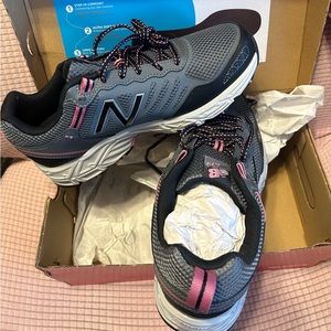 New Balance Trail Running Shoes Size 10.5 WIDE